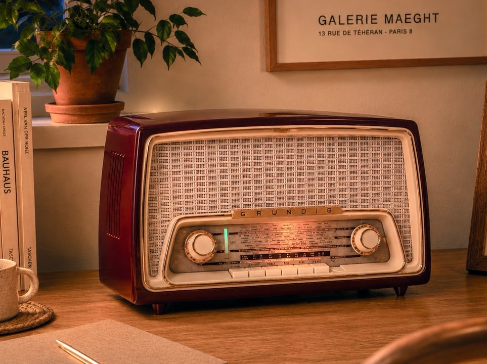 Medium radios — Antique Radio Shop